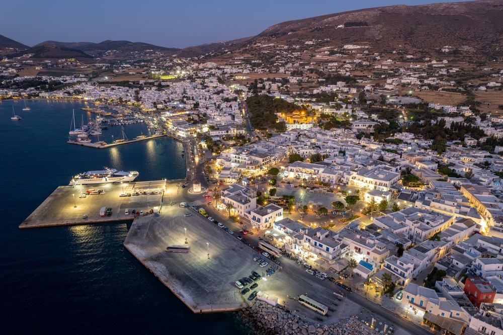 Parikia, Paros Guide: Old Town, Nearby Beaches & Tips